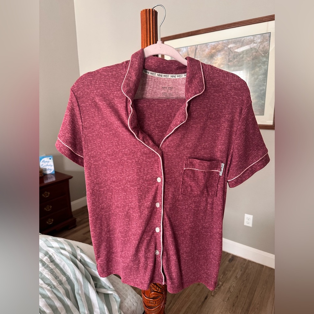 Nine West Pajamas Size Small (comes with pants)